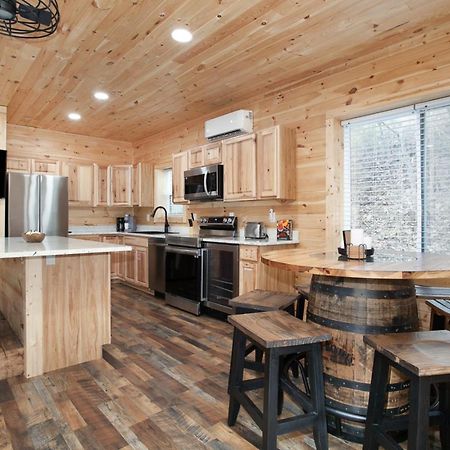 Whiskey Barrel W Hot Tub Arcade Game Fire Pit Villa Sevierville Buitenkant foto