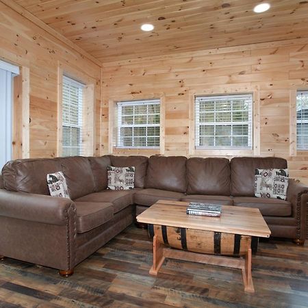 Whiskey Barrel W Hot Tub Arcade Game Fire Pit Villa Sevierville Buitenkant foto