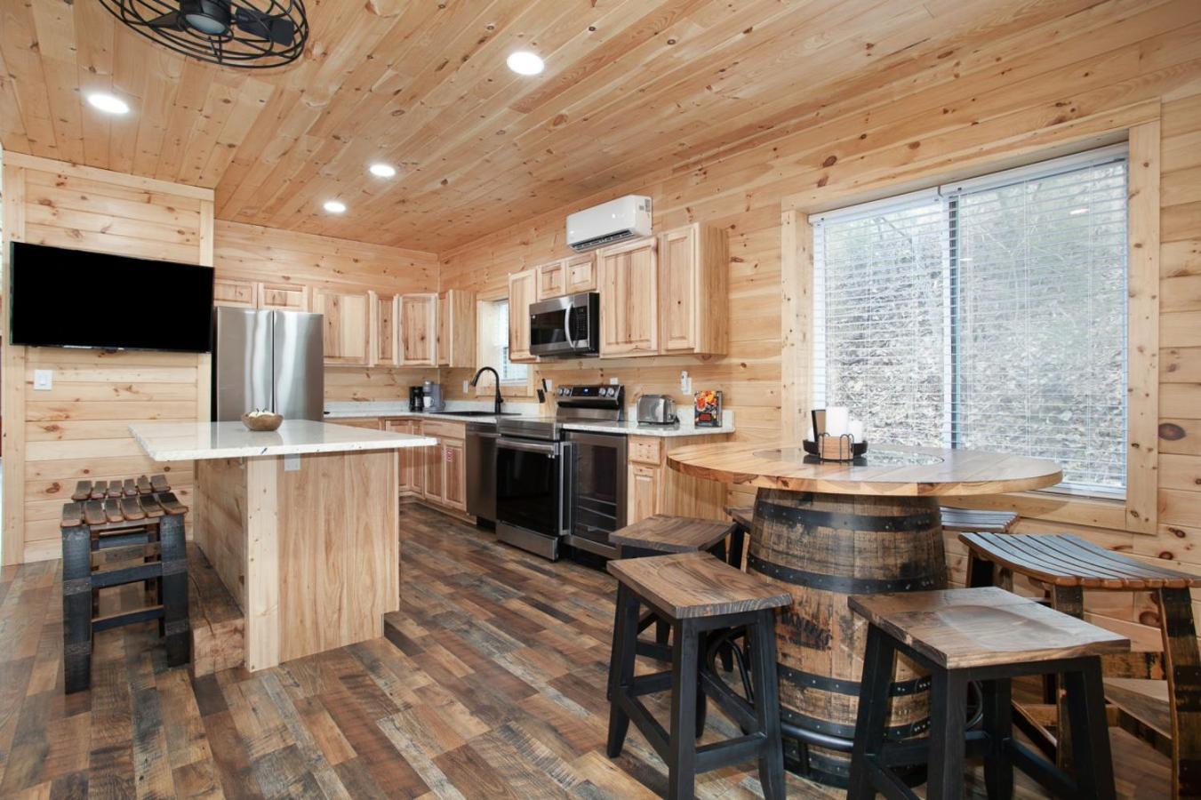 Whiskey Barrel W Hot Tub Arcade Game Fire Pit Villa Sevierville Buitenkant foto