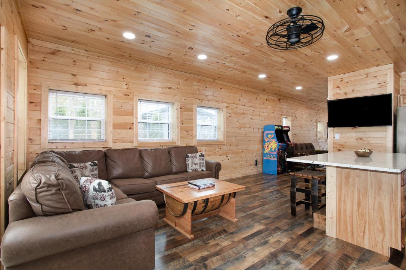 Whiskey Barrel W Hot Tub Arcade Game Fire Pit Villa Sevierville Buitenkant foto