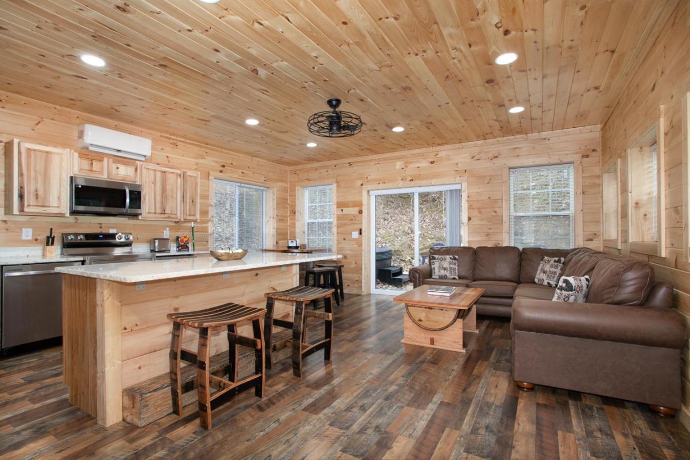 Whiskey Barrel W Hot Tub Arcade Game Fire Pit Villa Sevierville Buitenkant foto