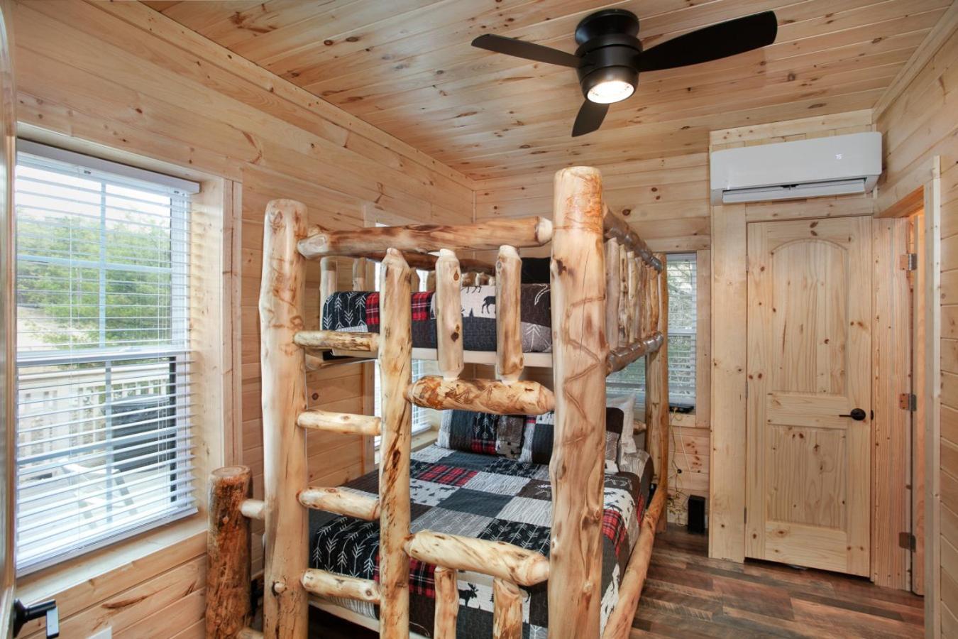 Whiskey Barrel W Hot Tub Arcade Game Fire Pit Villa Sevierville Buitenkant foto